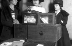 women_vote_ny_1917