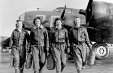 Group_of_Women_Airforce_Service_Pilots_and_B-17_Flying_Fortress